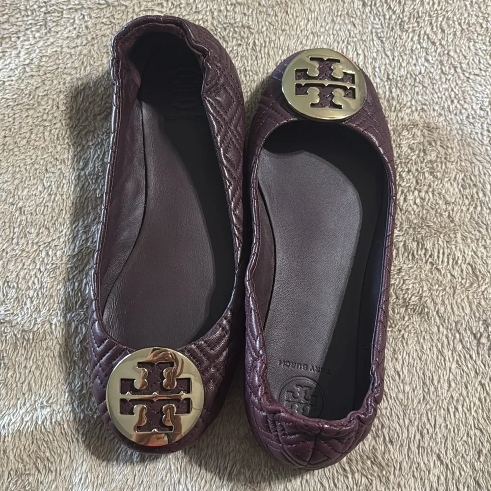 Tory Burch Quilted Minne Napps Burgundy Ballet Flats‎ with Gold Emblem - Picture 10 of 10
